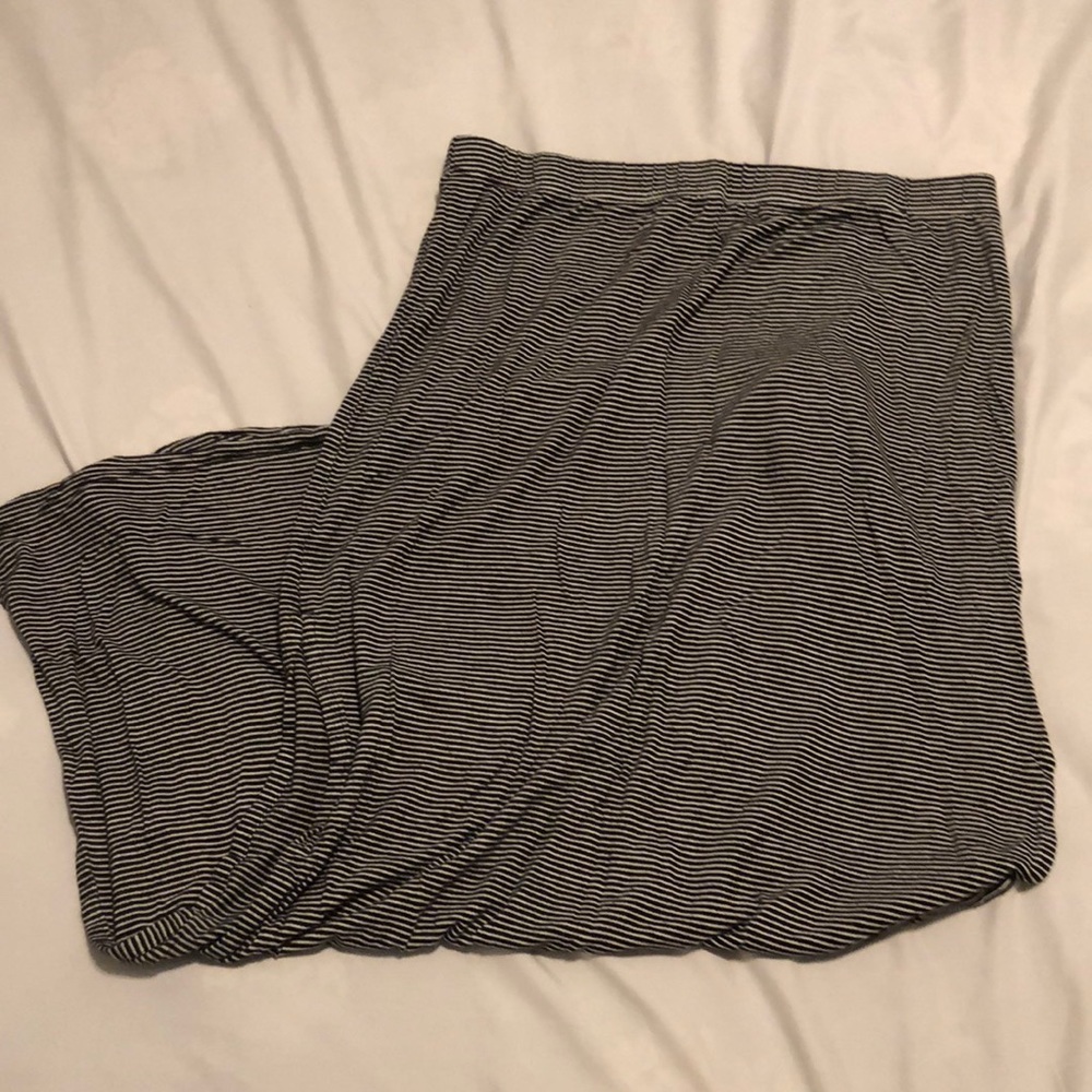 Long skirt with 2 sexy slits